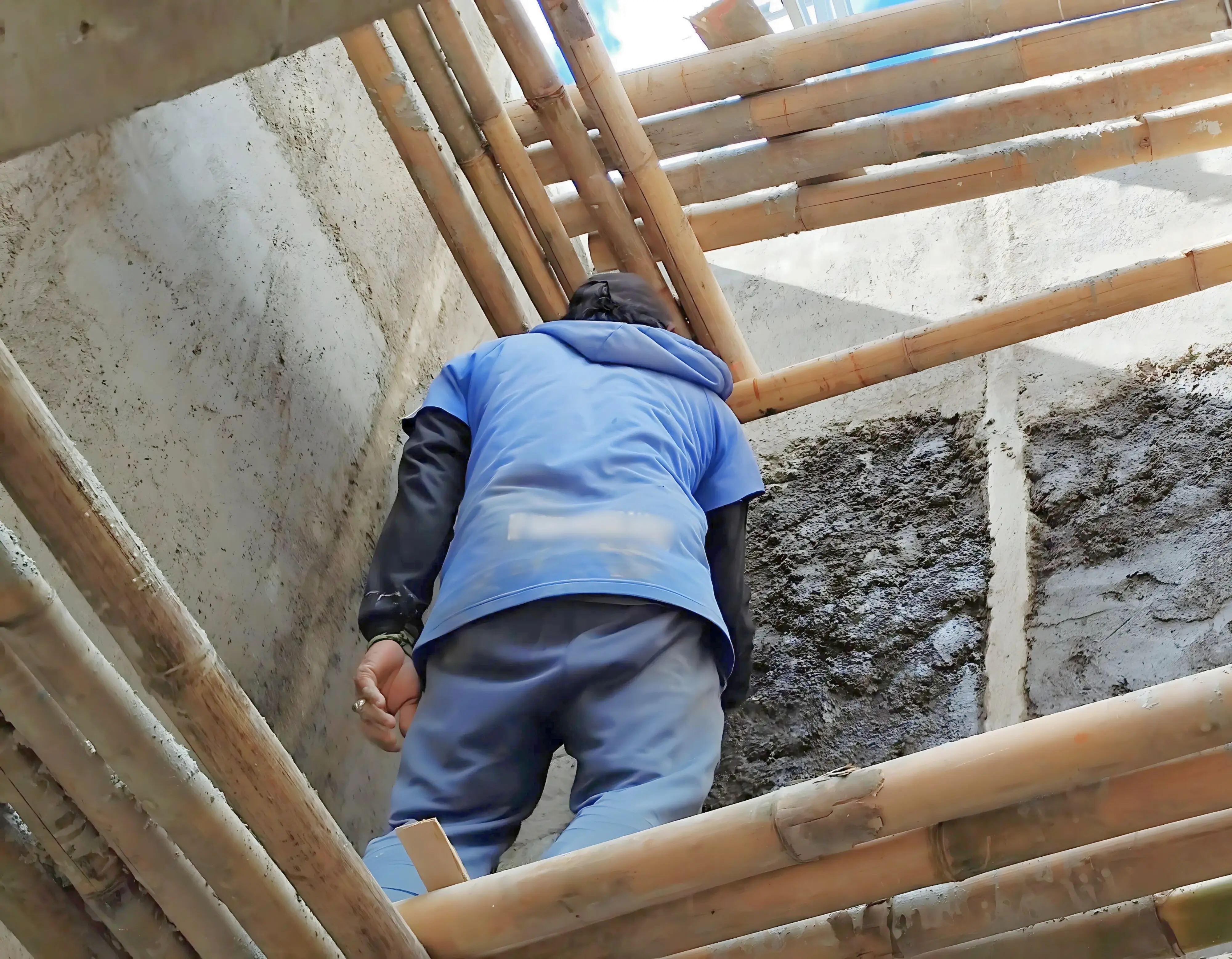 Please provide the original description you want me to rephrase in English.